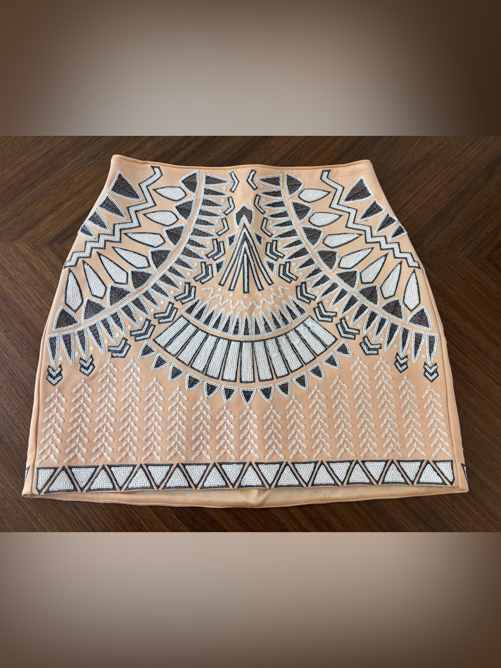 Bebe Boho Embroidered Sequin Mini Skirt Peach Geometric Festival Y2K Size 6 EUC